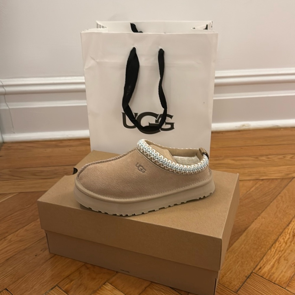 Brand New ugg tazz girls size 1